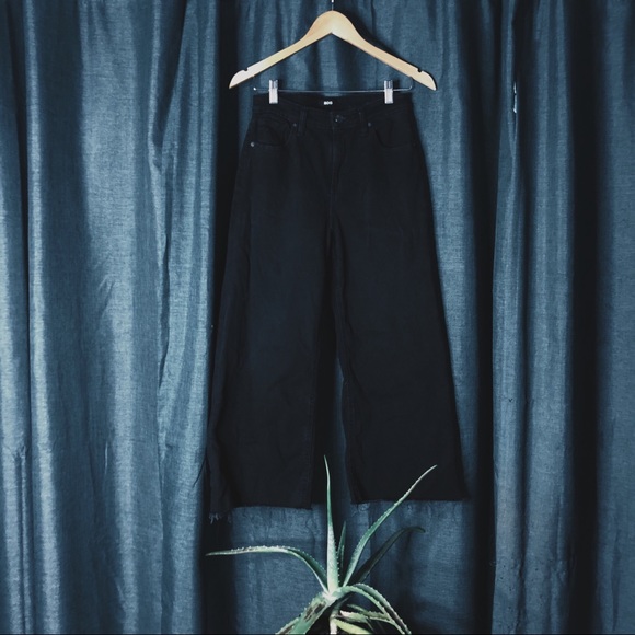 SOLD ✅ BDG Barrel Jean - Picture 2 of 3